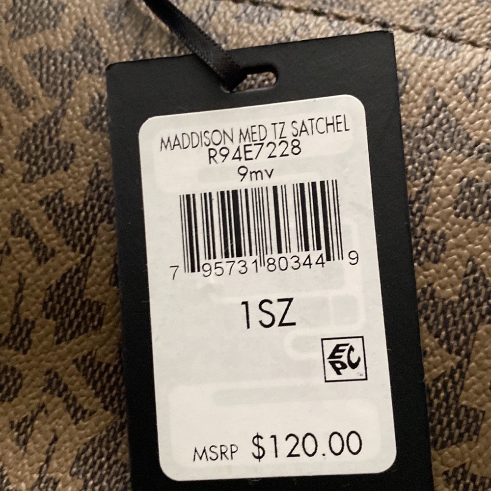 DNKY satchel beautifully made and has not been used